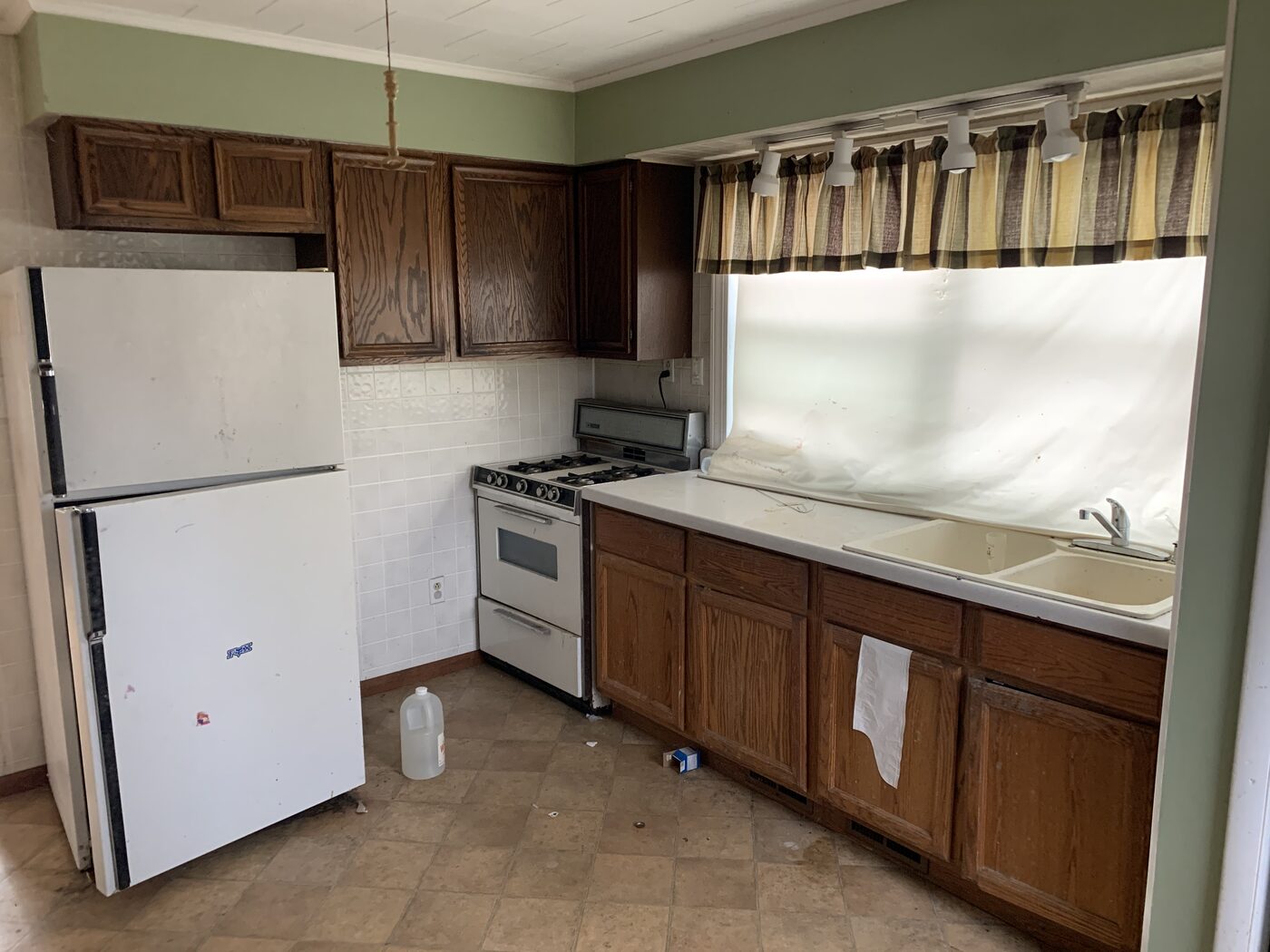 Rental kitchen before remodel